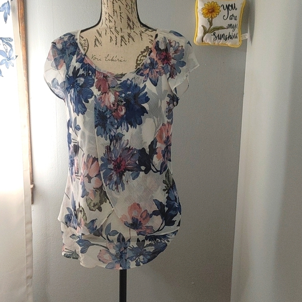 Blousology Gauzy Flowing Blue/Pink Flower Top w/ Split front SzS